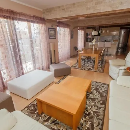 Zane Apartment *